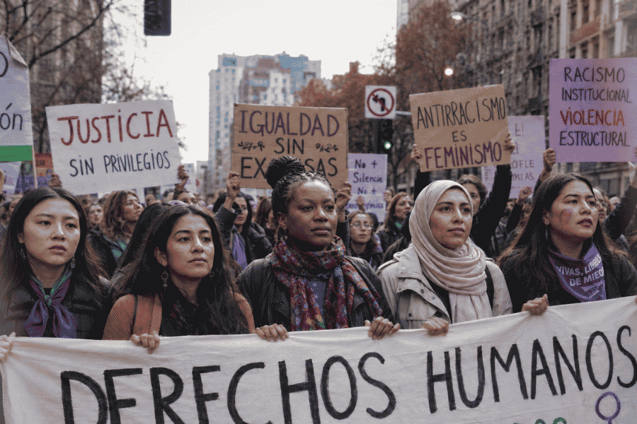 racismo institucional mujeres migrantes - Calala Fondo de Mujeres
